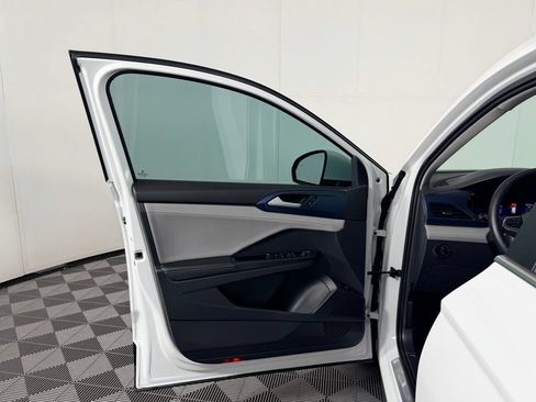 Used 2024 Volkswagen Taos SE FWD image 29