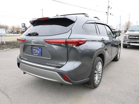 Used 2023 Toyota Highlander Platinum AWD/4WD image 7