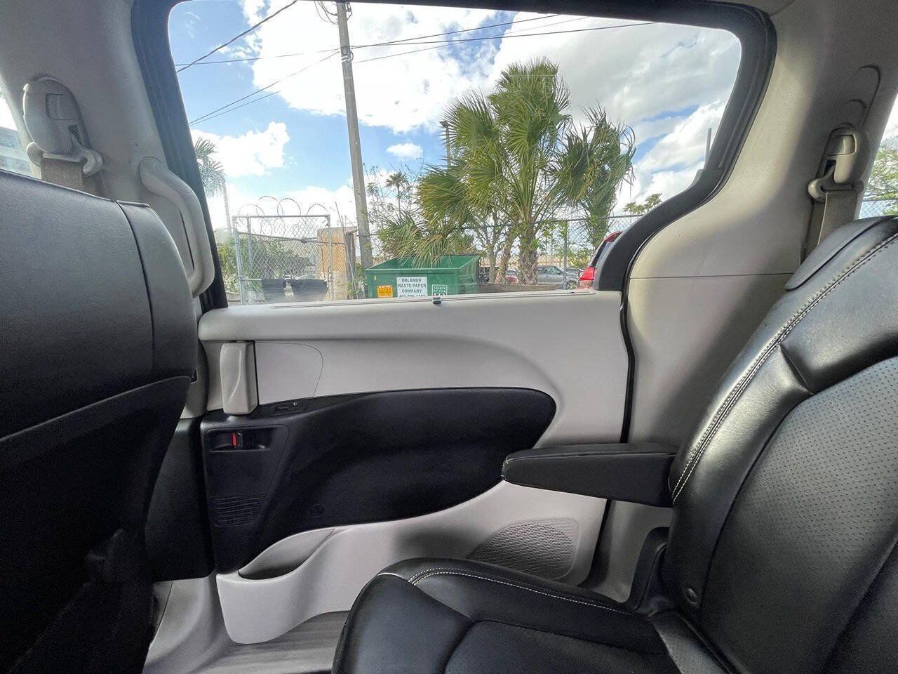 Used 2020 Chrysler Voyager Lxi FWD image 6