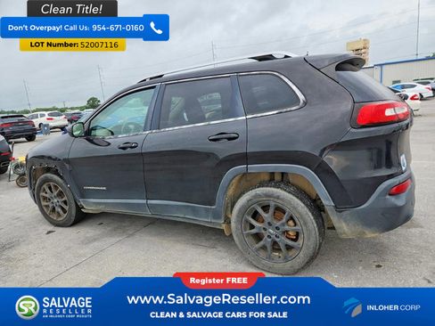 Used 2017 Jeep Cherokee Latitude FWD image 3