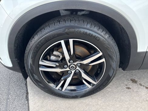 Certified 2023 Volvo XC40 B5 Plus w/ Protection Package AWD/4WD image 13