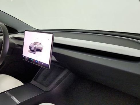 Used 2025 Tesla Model 3 Long Range RWD image 33