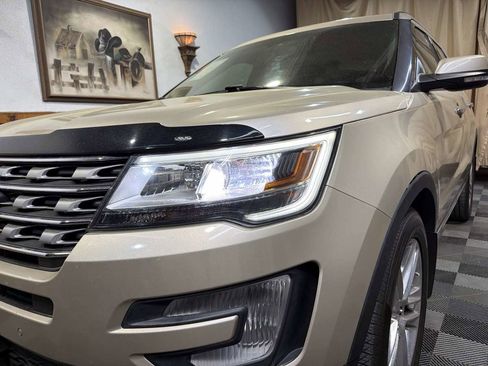 Used 2017 Ford Explorer Limited image 8