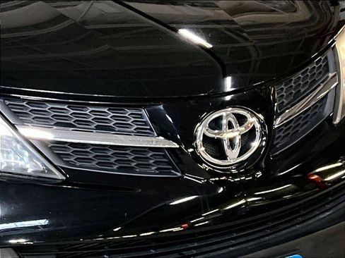 Used 2014 Toyota RAV4 Limited w/ Technology Package image 32