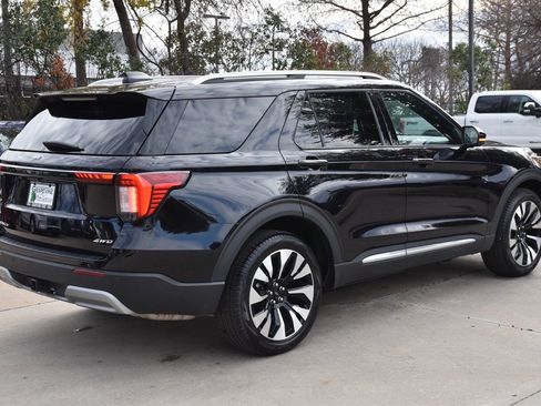 Certified 2025 Ford Explorer Platinum w/ LUX Leather Package image 7