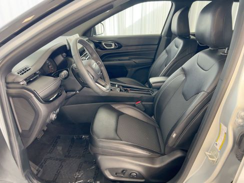 Used 2024 Jeep Compass Latitude w/ Convenience Group image 5