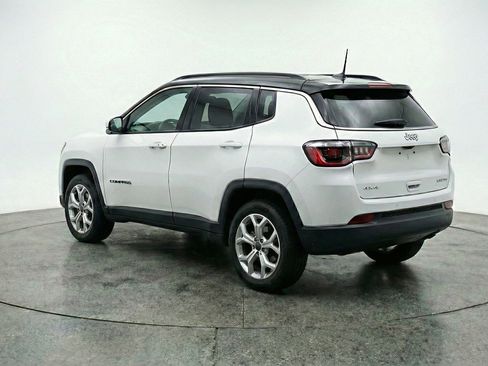 Used 2025 Jeep Compass Latitude image 6
