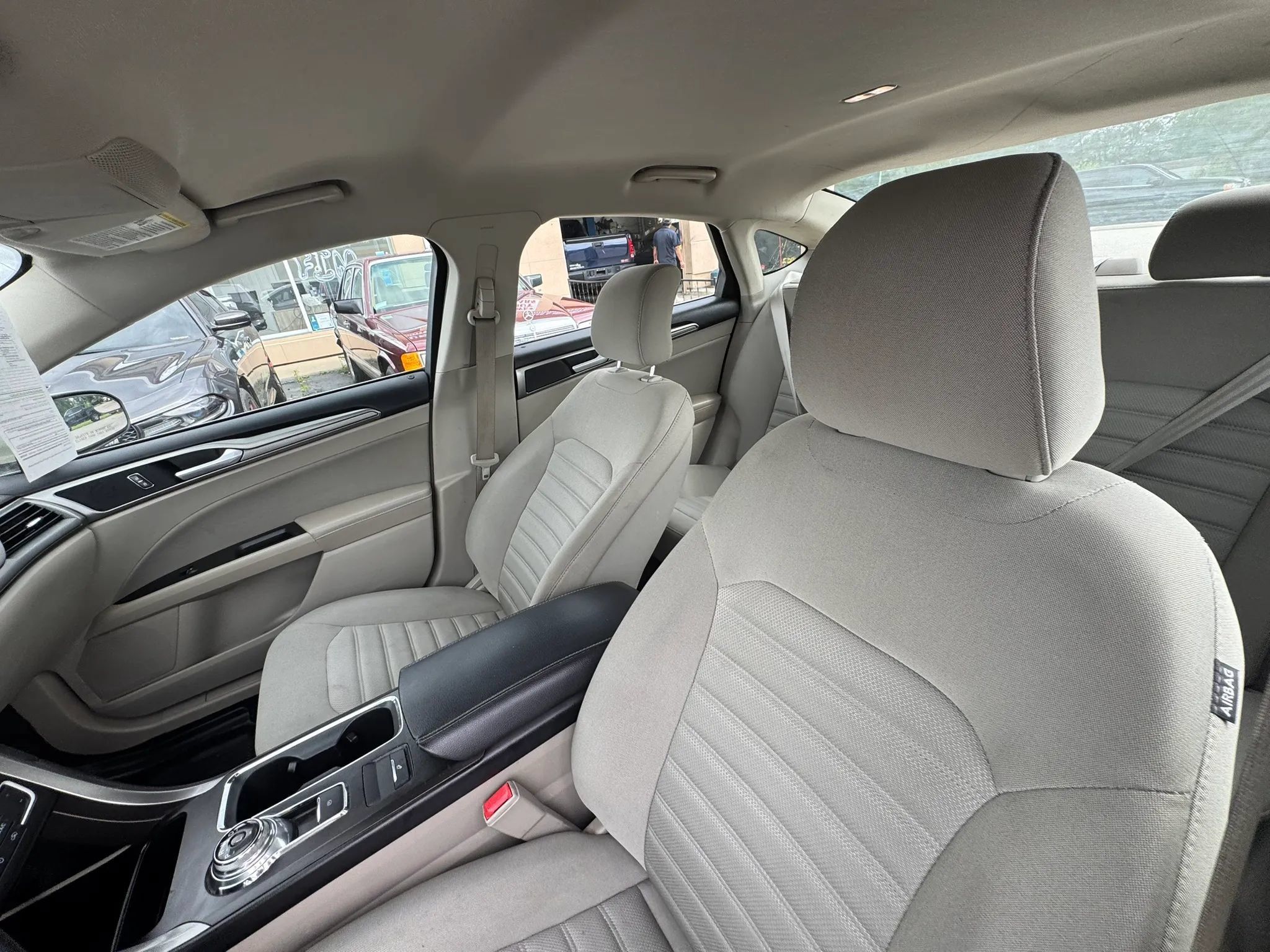 Used 2018 Ford Fusion SE w/ Fusion SE Technology Package FWD image 12
