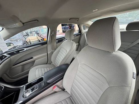 Used 2018 Ford Fusion SE w/ Fusion SE Technology Package FWD image 12