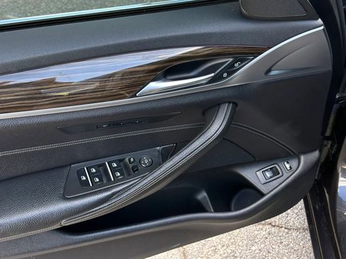 Used 2018 BMW 530e w/ Premium Package 2 image 11