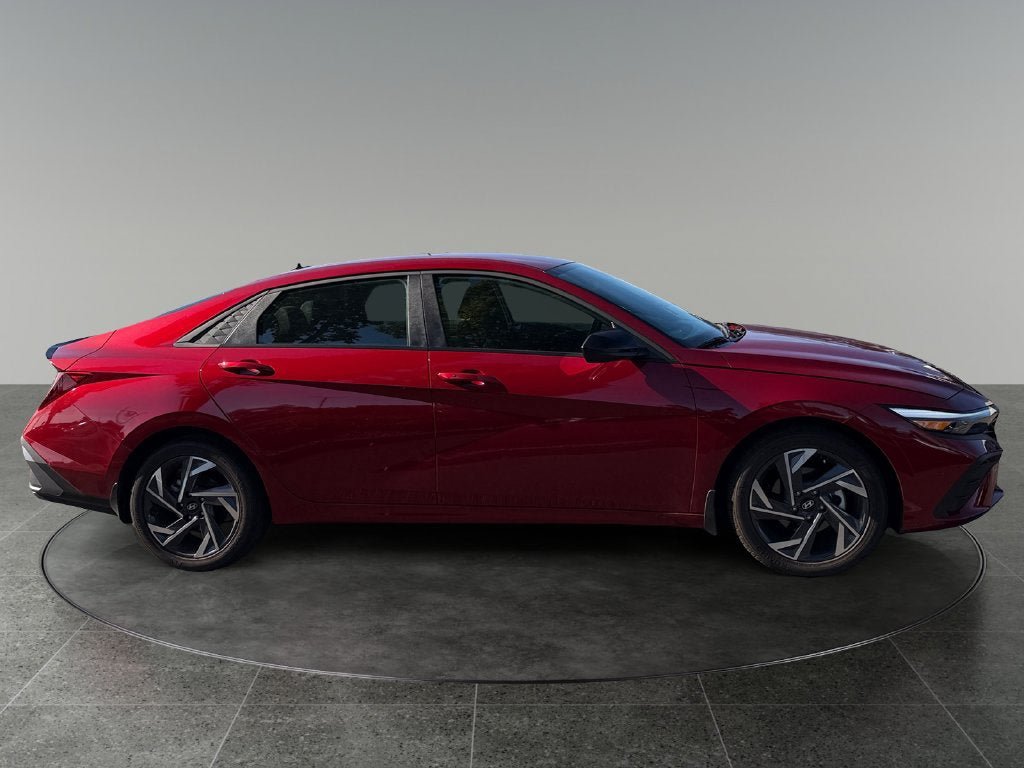 Certified 2025 Hyundai Elantra Sport FWD image 11