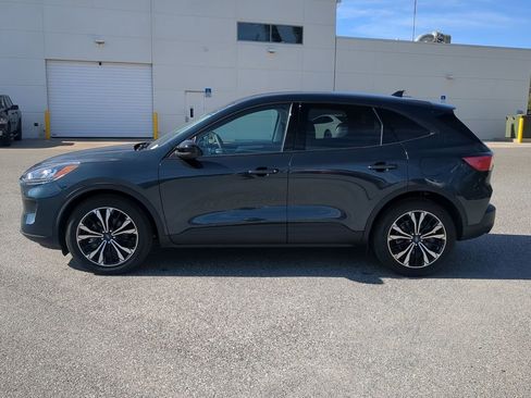 Used 2022 Ford Escape SE w/ SE Sport Appearance Package image 16