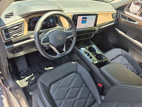 Used 2025 Volkswagen Atlas SE FWD image 15