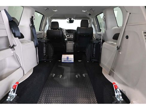 Used 2022 Chrysler Pacifica Touring-L FWD image 22