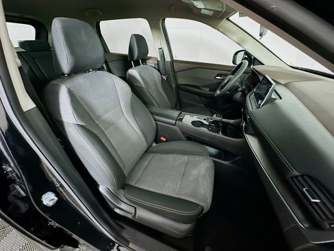 Used 2023 Nissan Rogue SV image 30