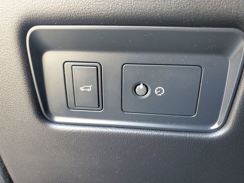 Used 2024 Jaguar F-PACE R-Dynamic S image 23