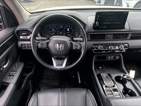 Used 2024 Honda Pilot Elite image 6