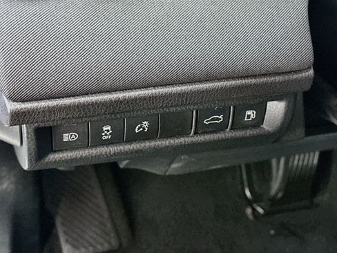 Used 2025 Toyota Camry LE FWD image 17