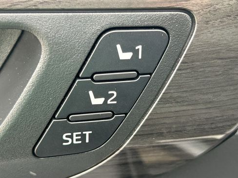 Used 2023 Toyota Highlander Platinum image 15