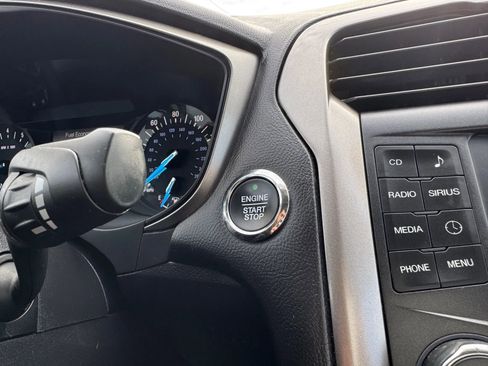 Used 2017 Ford Fusion SE image 28