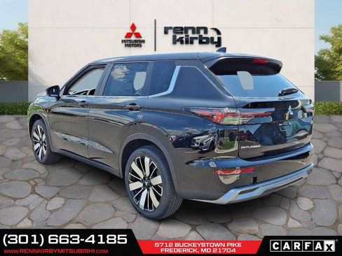 New 2025 Mitsubishi Outlander SE image 3