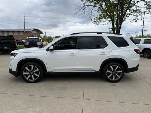 Certified 2025 Honda Pilot Touring image 7