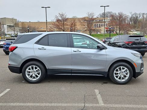 Used 2024 Chevrolet Equinox LS w/ LS Convenience Package image 6