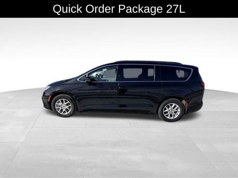 Used 2022 Chrysler Pacifica Touring-L image 4