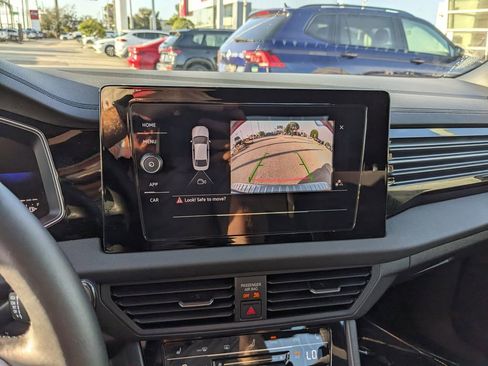 Certified 2025 Volkswagen Jetta Sport image 19