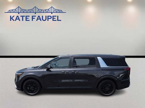 Used 2025 Kia Carnival FWD image 4