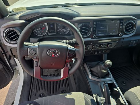 Used 2022 Toyota Tacoma TRD Sport w/ Technology Package AWD/4WD image 17