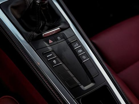 Used 2022 Porsche 718 Cayman image 22