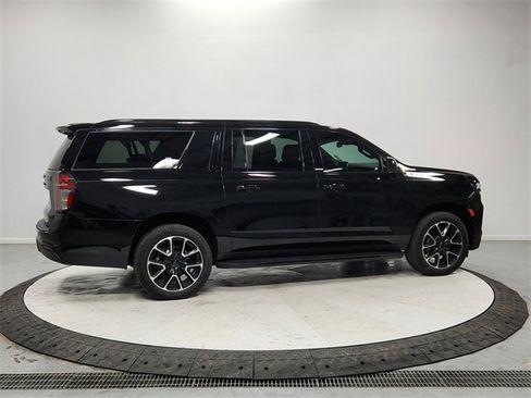 Used 2024 Chevrolet Suburban RST image 8