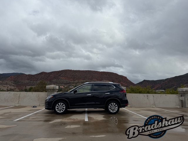 Used 2019 Nissan Rogue SV FWD image 4
