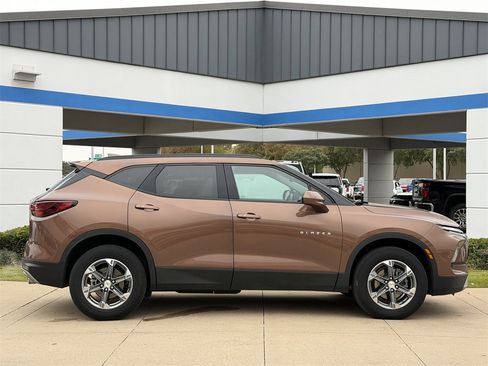 Certified 2024 Chevrolet Blazer LT w/ Convenience Package image 3