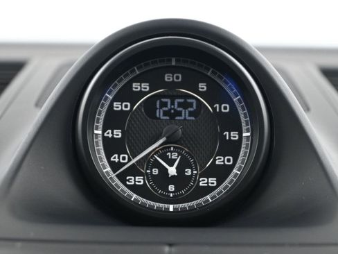 Certified 2026 Porsche Macan image 12