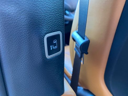 Used 2023 Chrysler Pacifica Pinnacle image 38