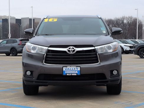 Used 2016 Toyota Highlander XLE image 3