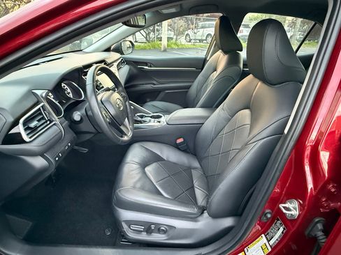 Used 2018 Toyota Camry XLE FWD image 13