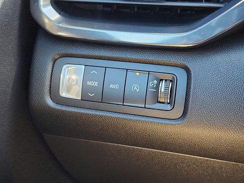 Used 2025 GMC Acadia AT4 image 25