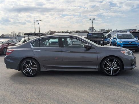 Used 2016 Honda Accord Sport image 2