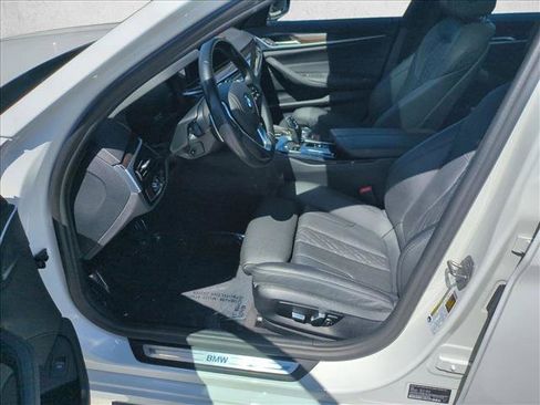 Used 2023 BMW 530i w/ Convenience Package RWD image 17