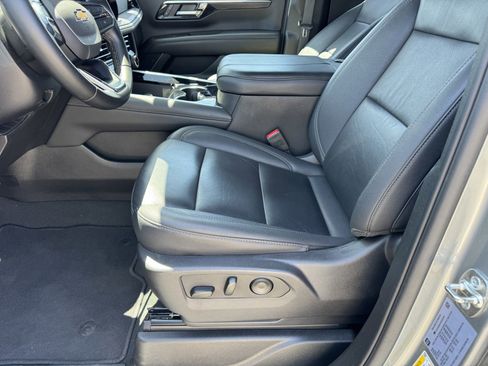 Used 2025 Chevrolet Tahoe LT AWD/4WD image 16
