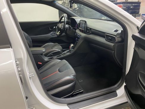 Used 2019 Hyundai Veloster Turbo image 39