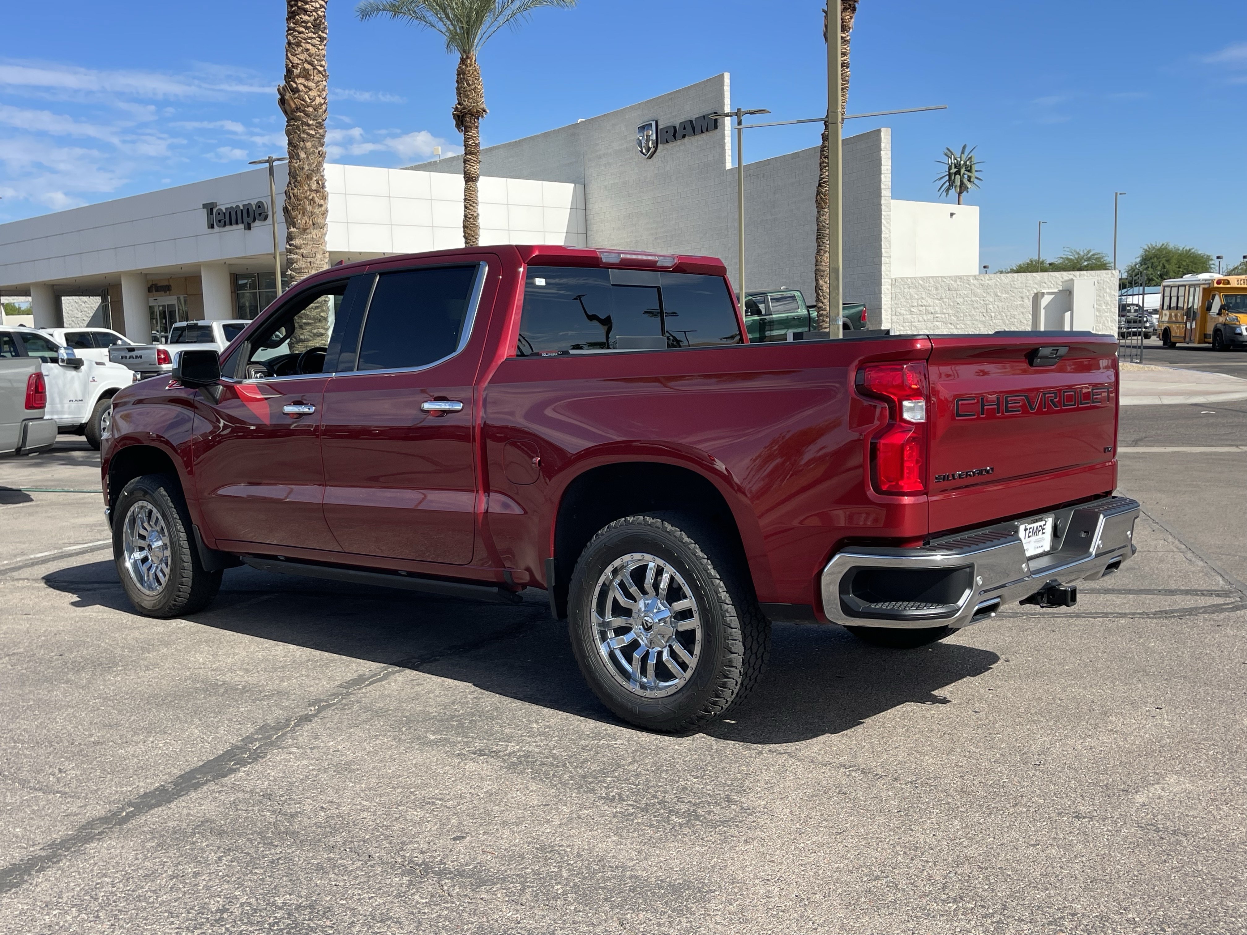 Used 2020 Chevrolet Silverado 1500 LTZ AWD/4WD image 4