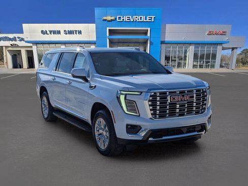 Used 2026 GMC Yukon XL Denali w/ Advanced Technology Package RWD image 4