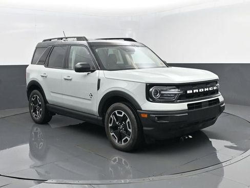 Used 2021 Ford Bronco Sport Outer Banks image 3