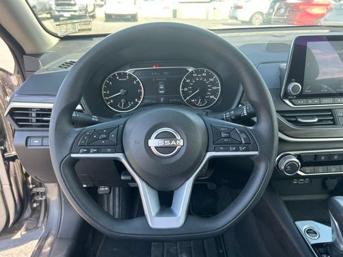 Used 2025 Nissan Altima 2.5 SV FWD image 20