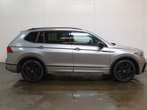 Used 2022 Volkswagen Tiguan SE R-Line image 3
