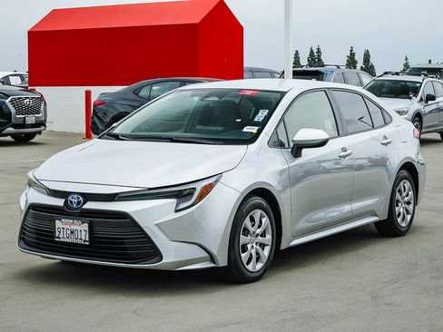 Certified 2025 Toyota Corolla LE FWD image 6